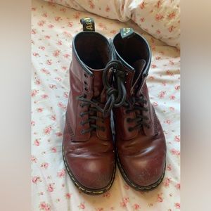 💘Burgundy red doc martens  ✮,  8 hole, combat boots. Women's sz 10